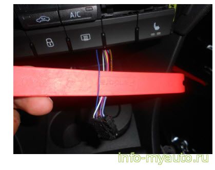 Подключение центрального замка Skoda Rapid